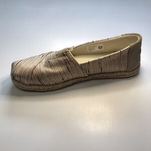 Women's Tom's Slip On multi color Shoe Size7